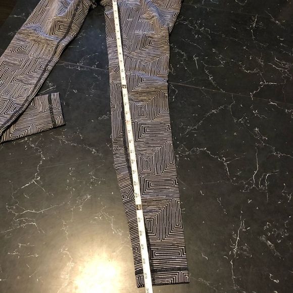 LULULEMON size 4 - Picture 5 of 6
